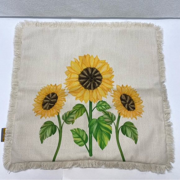 Willshire Collections Sunflower Pillow Cover 17X17.5 Center has some embroidery - Picture 1 of 10